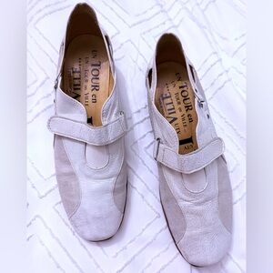 New without tags un Tour en Ville brand white leather and canvas shoes